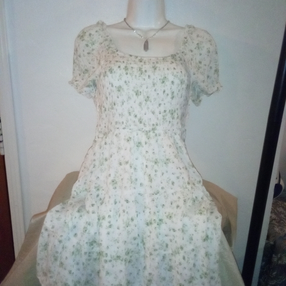 Other - Floral Puff Sleeve Dress Size Medium Necklace Comes With Dress